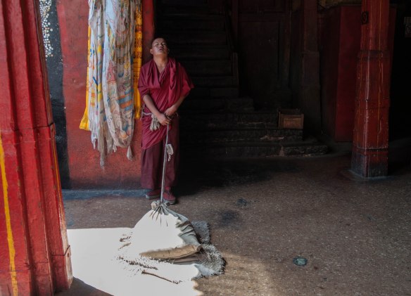 Polishing the floor. Shigatse, Tibet