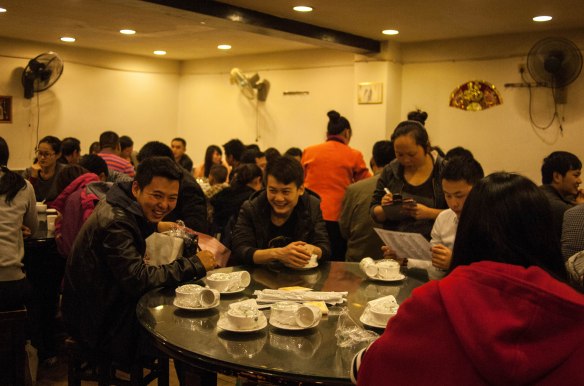 crowded chinese restaurant